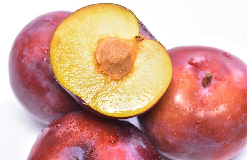 酸甜黑布林图片大全,个大味好的黑布林李子