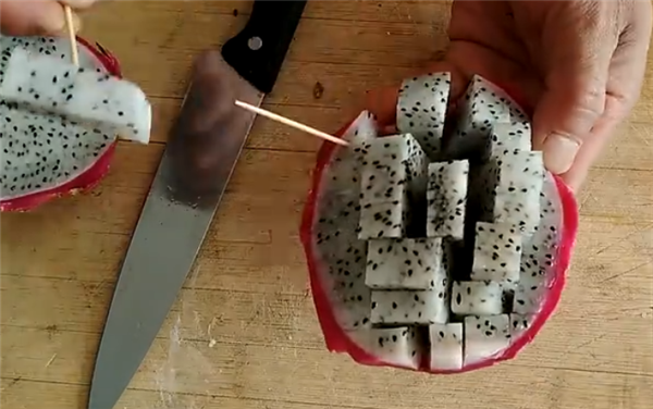 火龙果的各种切法图解,五种切法不用担心孩子吃的满脸都是啦