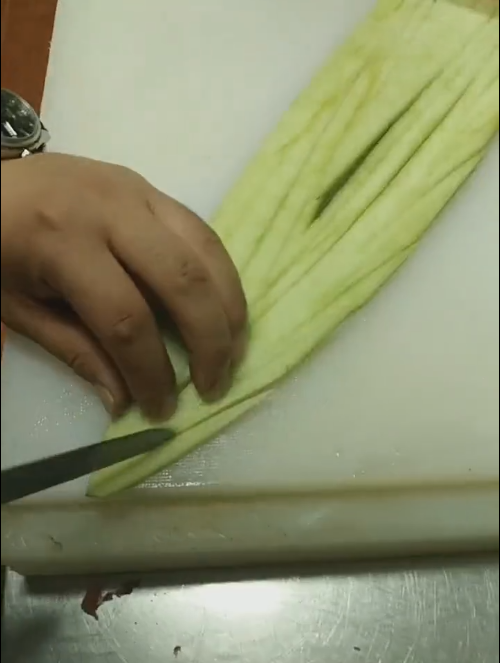 超级简单的ktv西瓜皮拉花教程,在家可制作的ktv西瓜皮拉花