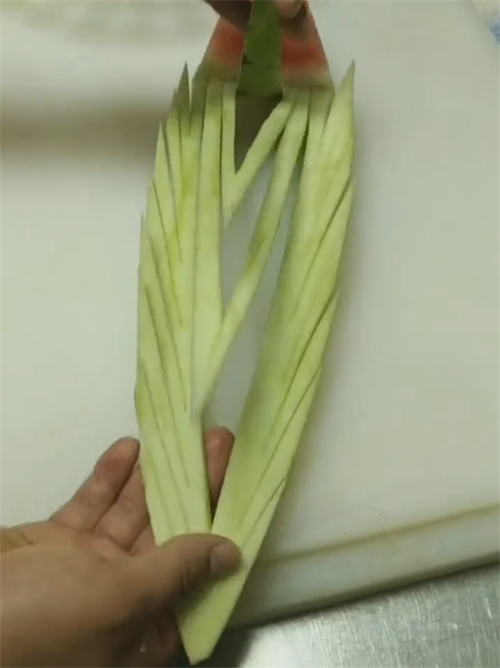 超级简单的ktv西瓜皮拉花教程,在家可制作的ktv西瓜皮拉花