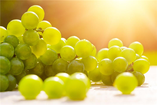 葡萄怎么洗才干净,葡萄上的白怎么洗干净